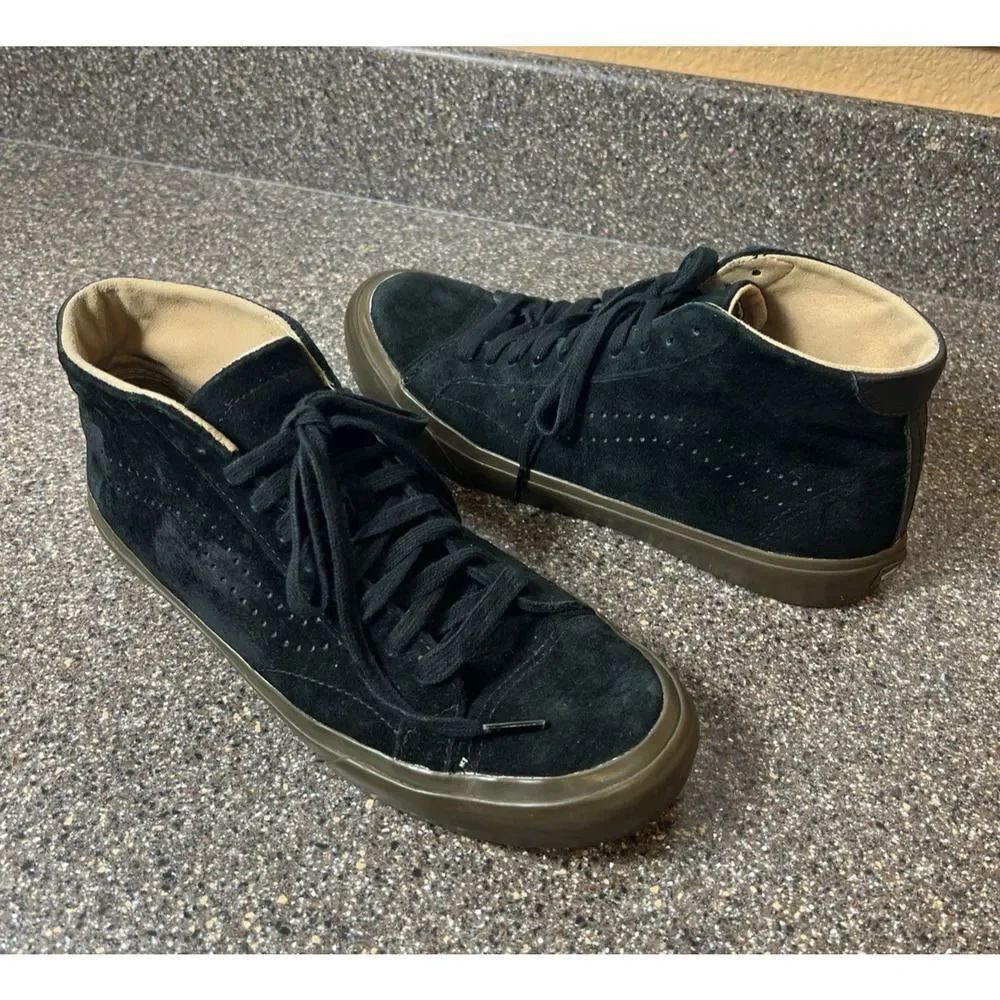 Vans Mens 9 Black Suede Skate Sneaker Ankle Booties Lace Up Womens 10.5 Gum Sole
